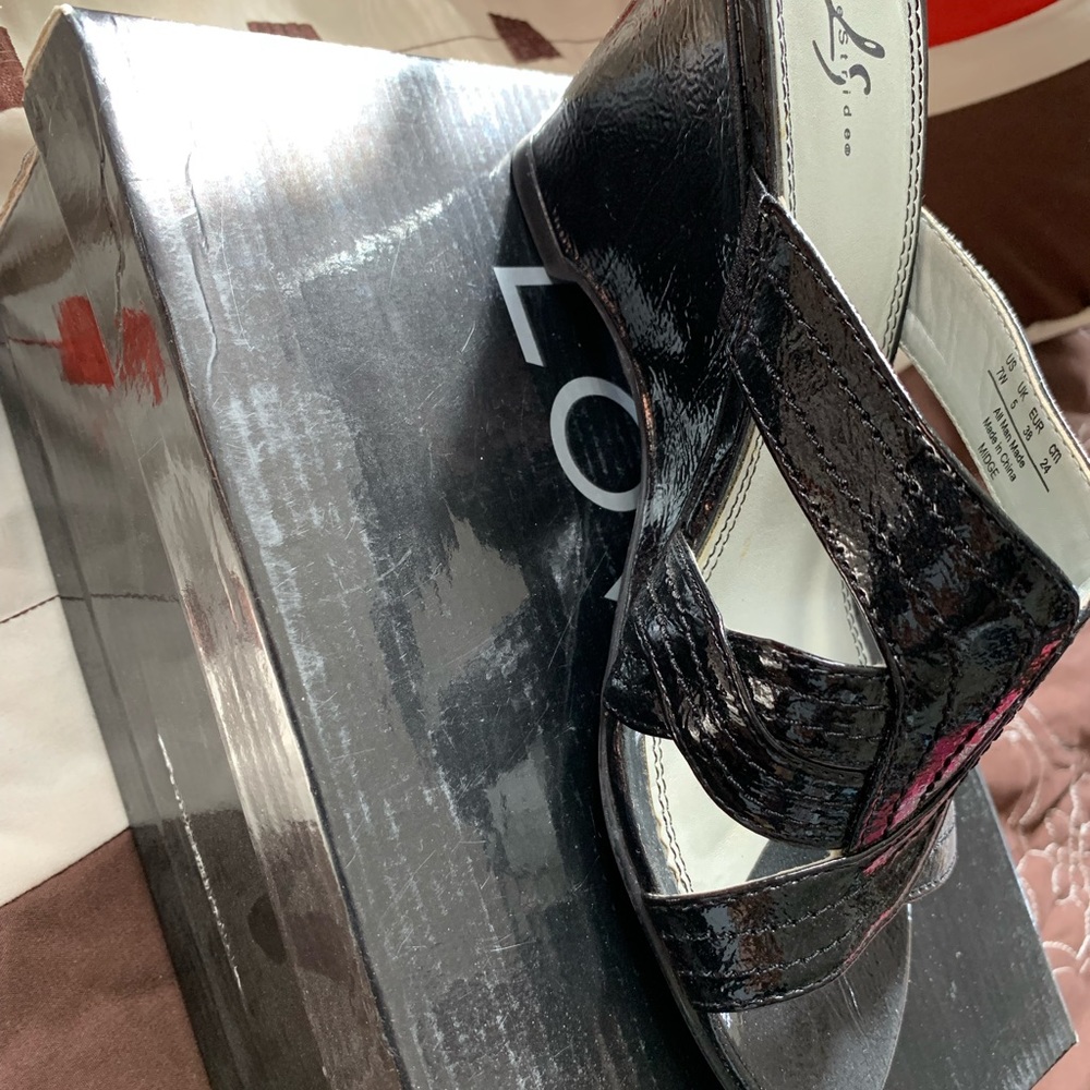 BLACK WEDGE SANDAL